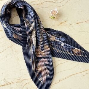 Çiçek Broş Fular Kombin