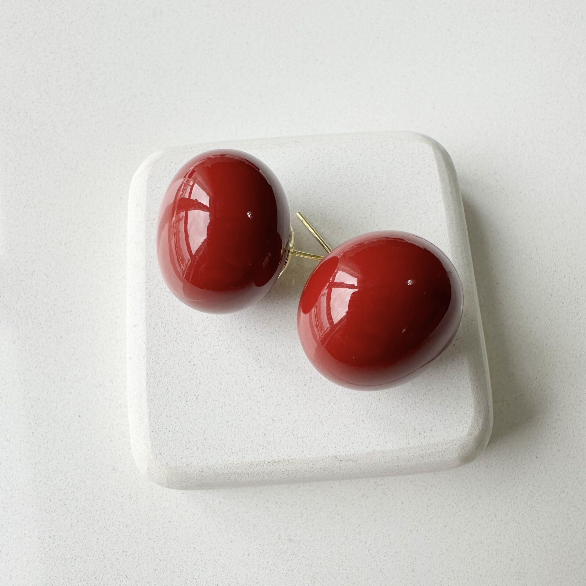 Bordo Top Çivi Küpe