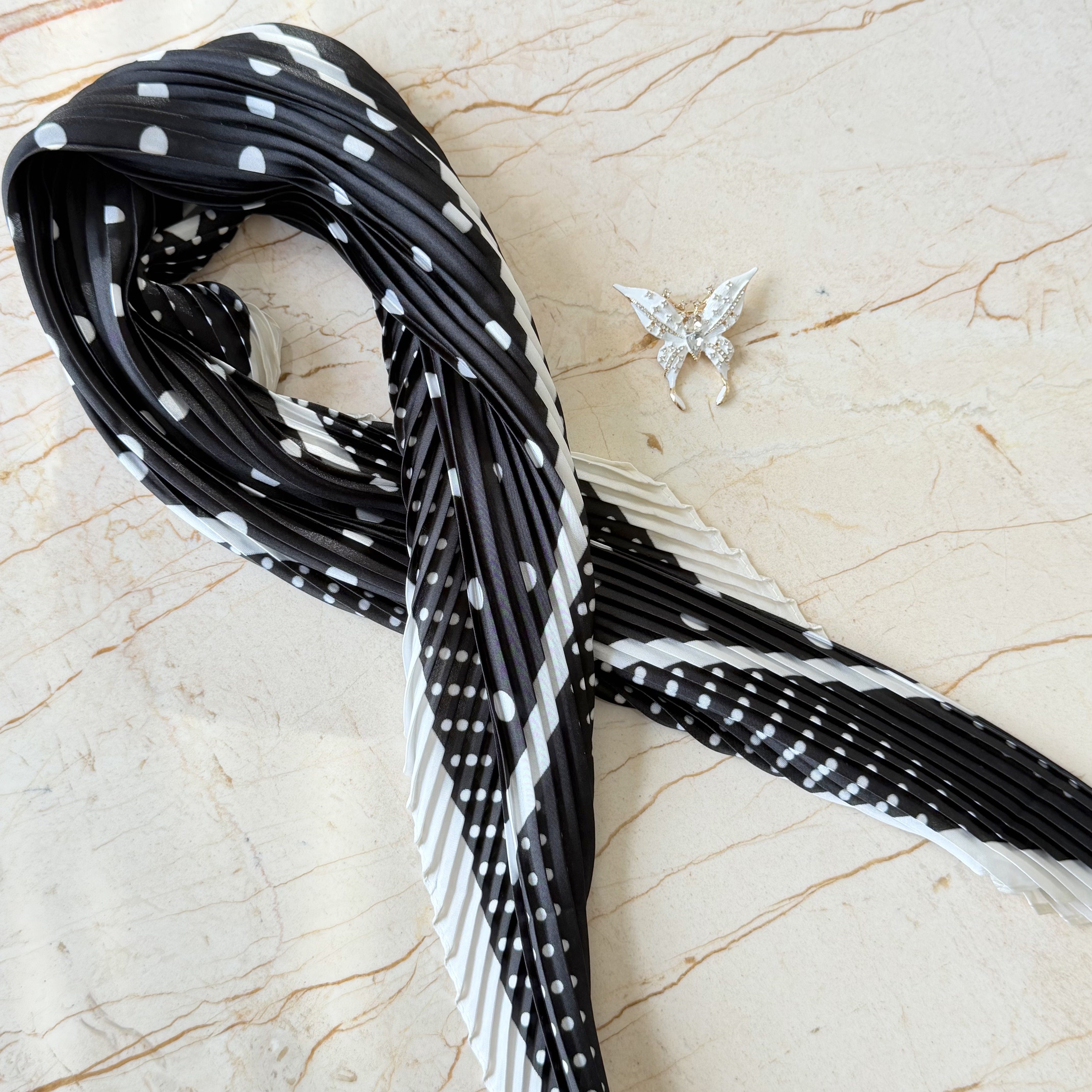 Kelebek Broş Fular Kombin (70*70cm)