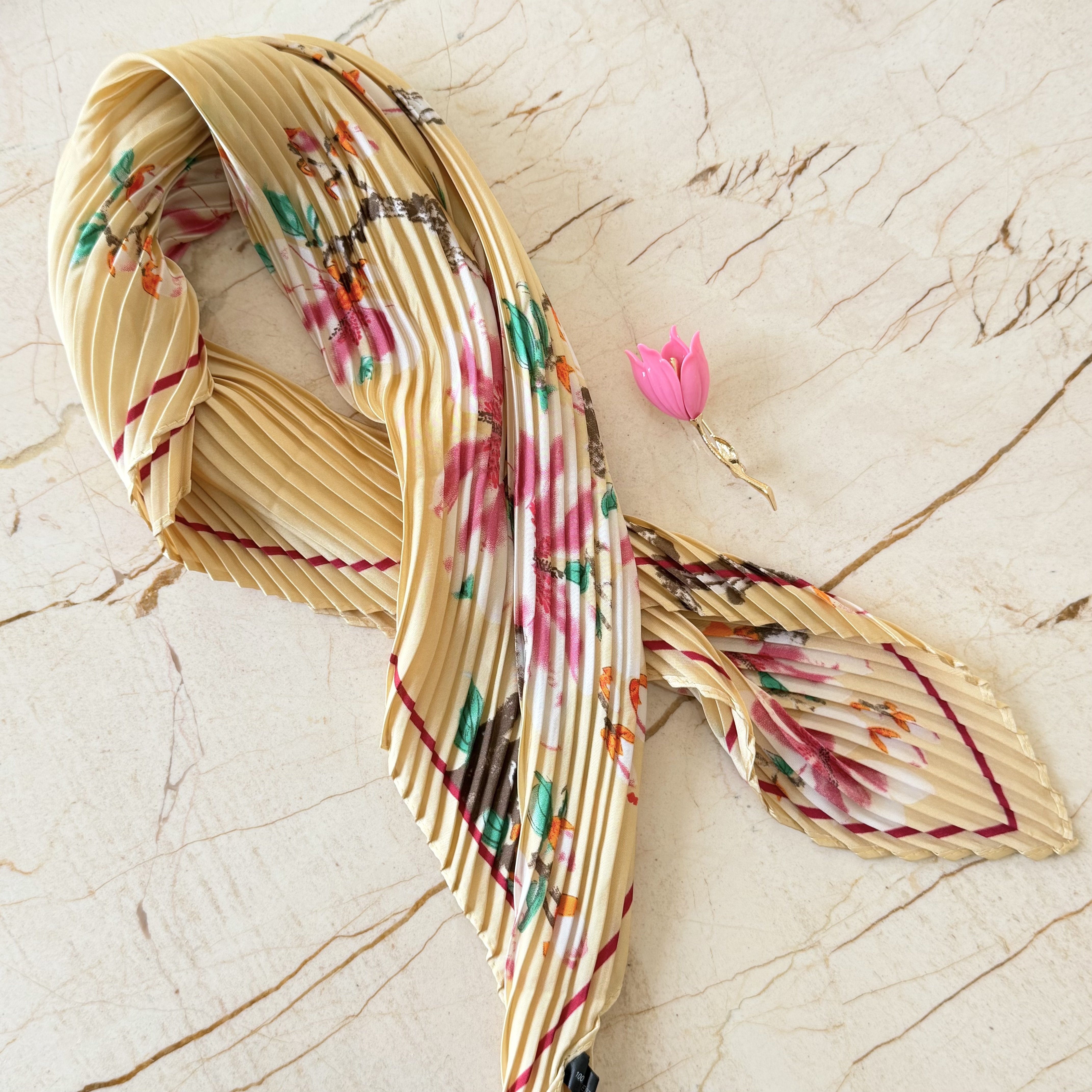 Pembe Lale Broş Fular Kombin (70*70cm)