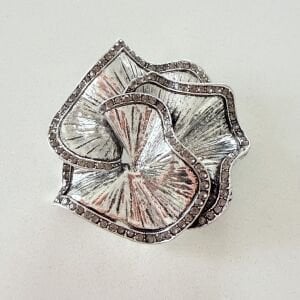 Taş Detaylı Gümüş Gül Broş