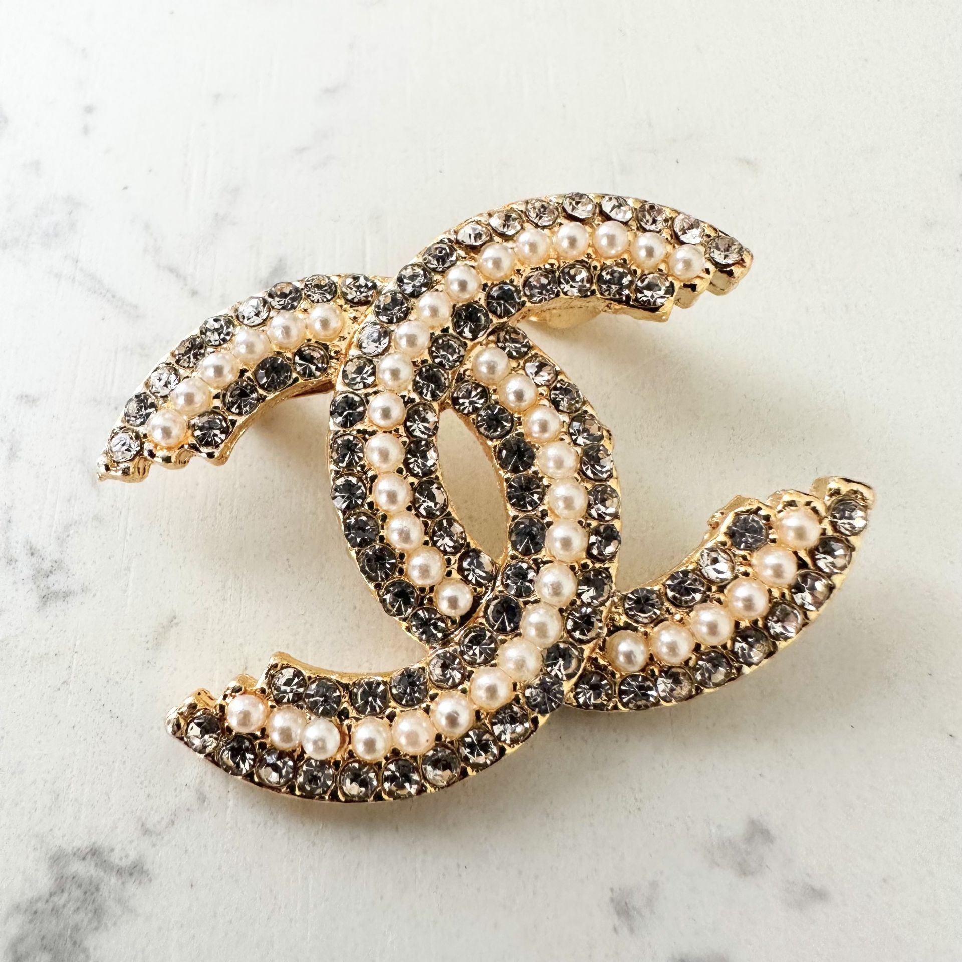 Marka Model Broş Orta Boy 14