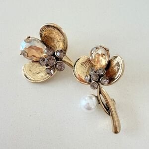 Bal Rengi Taş Detaylı Çiçek Broş