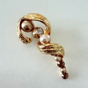 İnci Detaylı Sarmal Broş