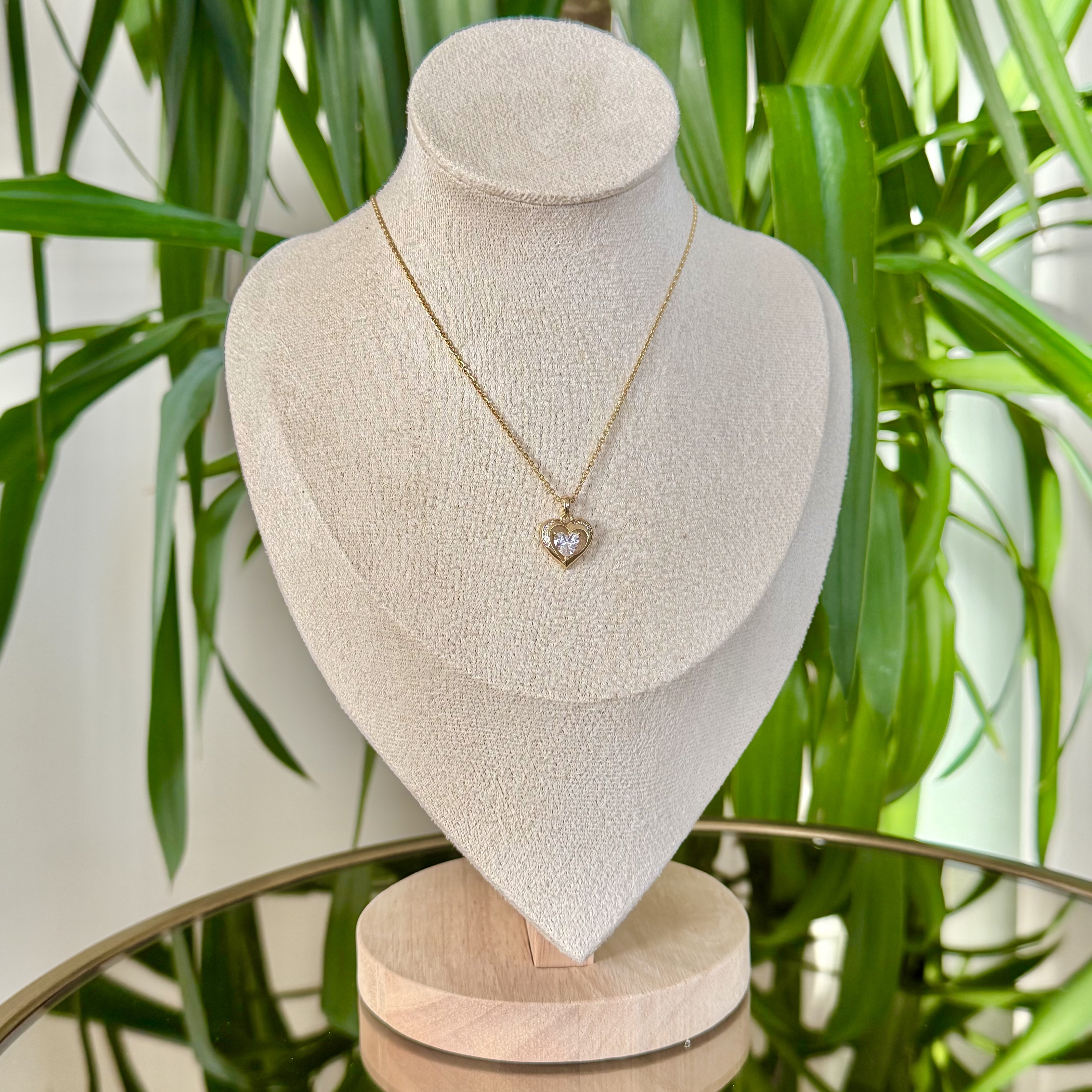 Özel Seri Taş Detaylı Kalp Kolye