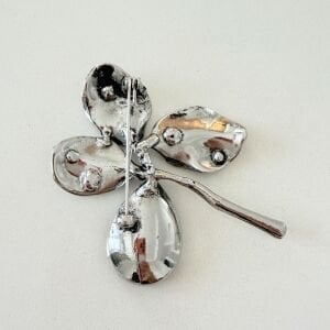 Gri Kristal Taşlı Çiçek Broş