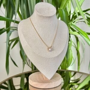 Özel Seri İnci Detaylı Oval Taşlı Kolye