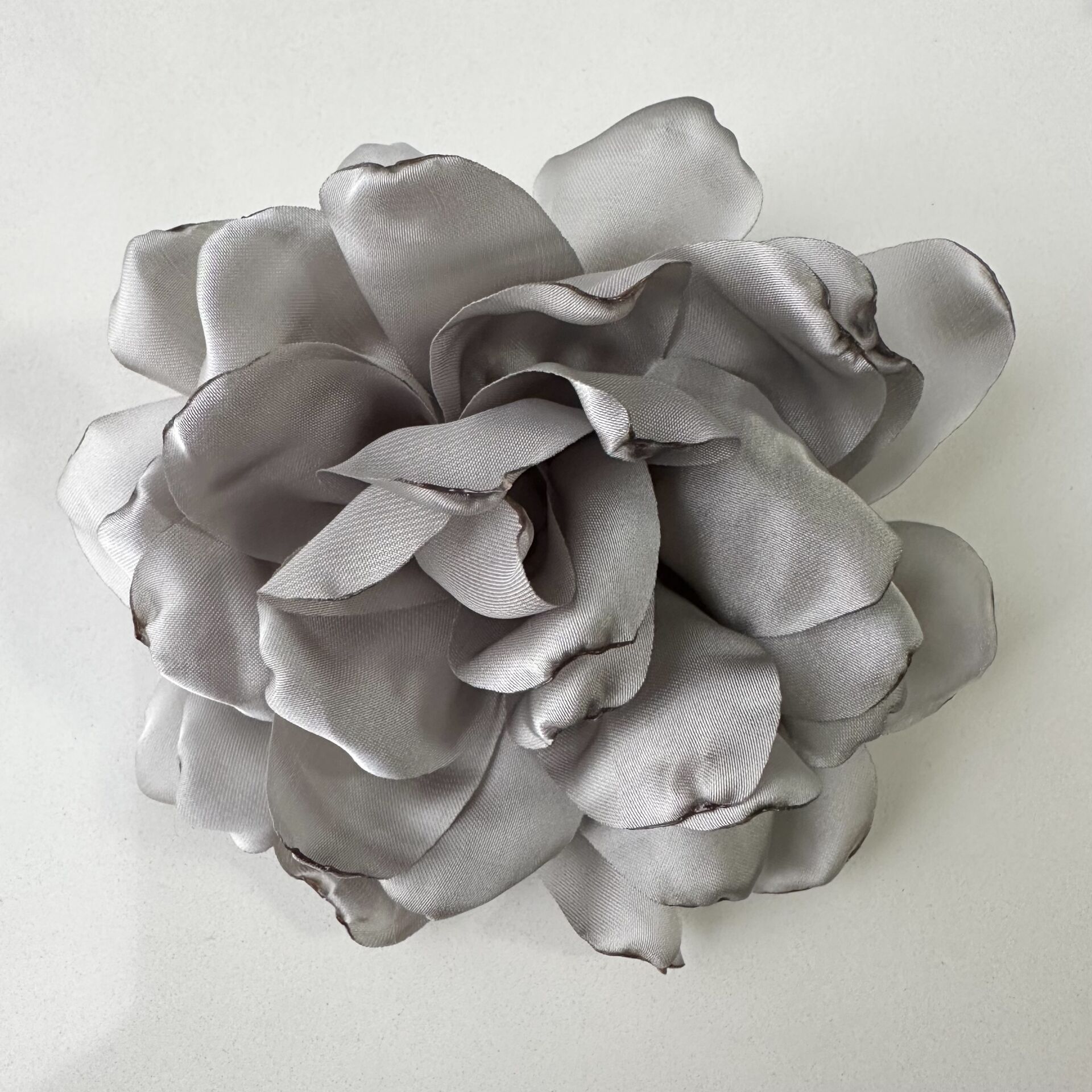 Gri Saten Çiçek Broş