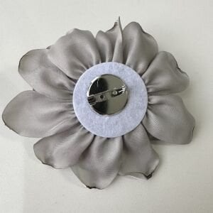 Gri Saten Çiçek Broş