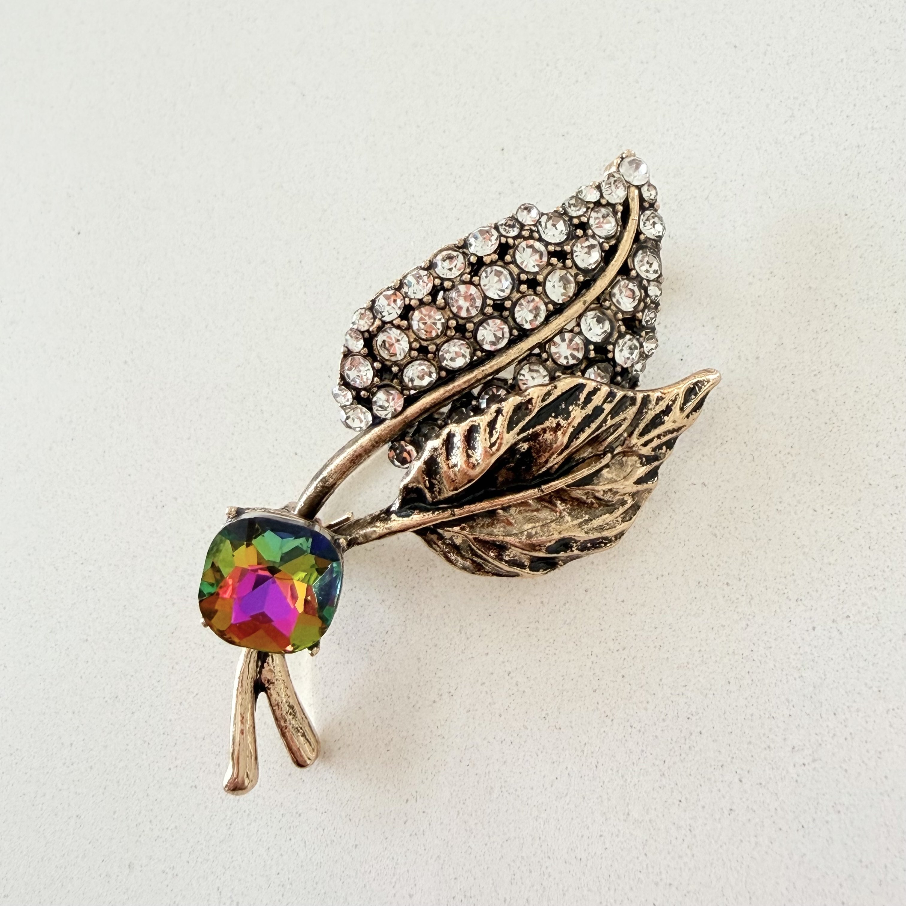 Kristal Taşlı Yaprak Broş