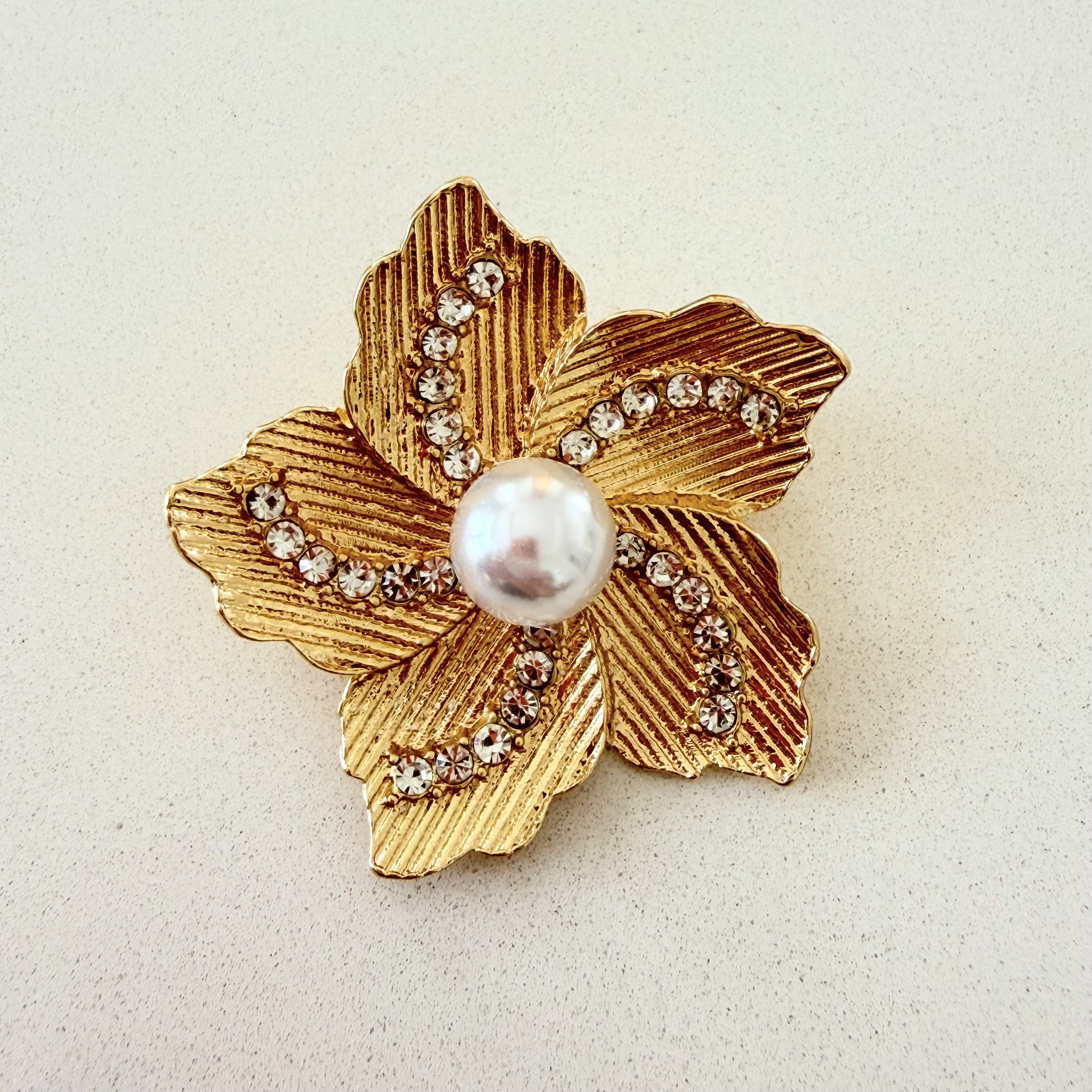 İnci Taş Detaylı Gold Çiçek Broş