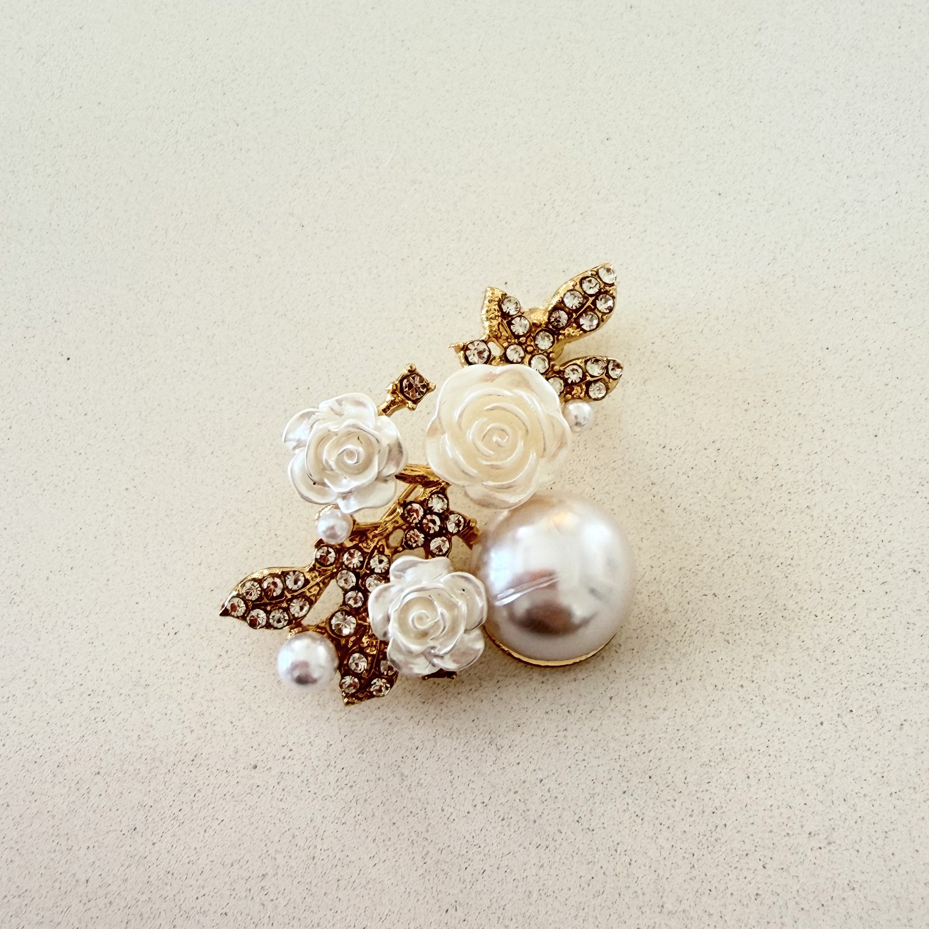 İncili Çiçek Broş