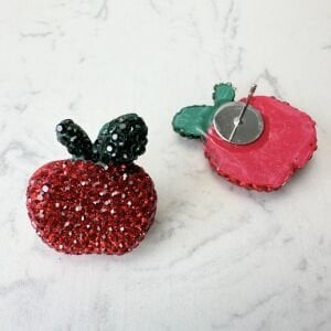 Kırmızı Taşlı Elma Küpe