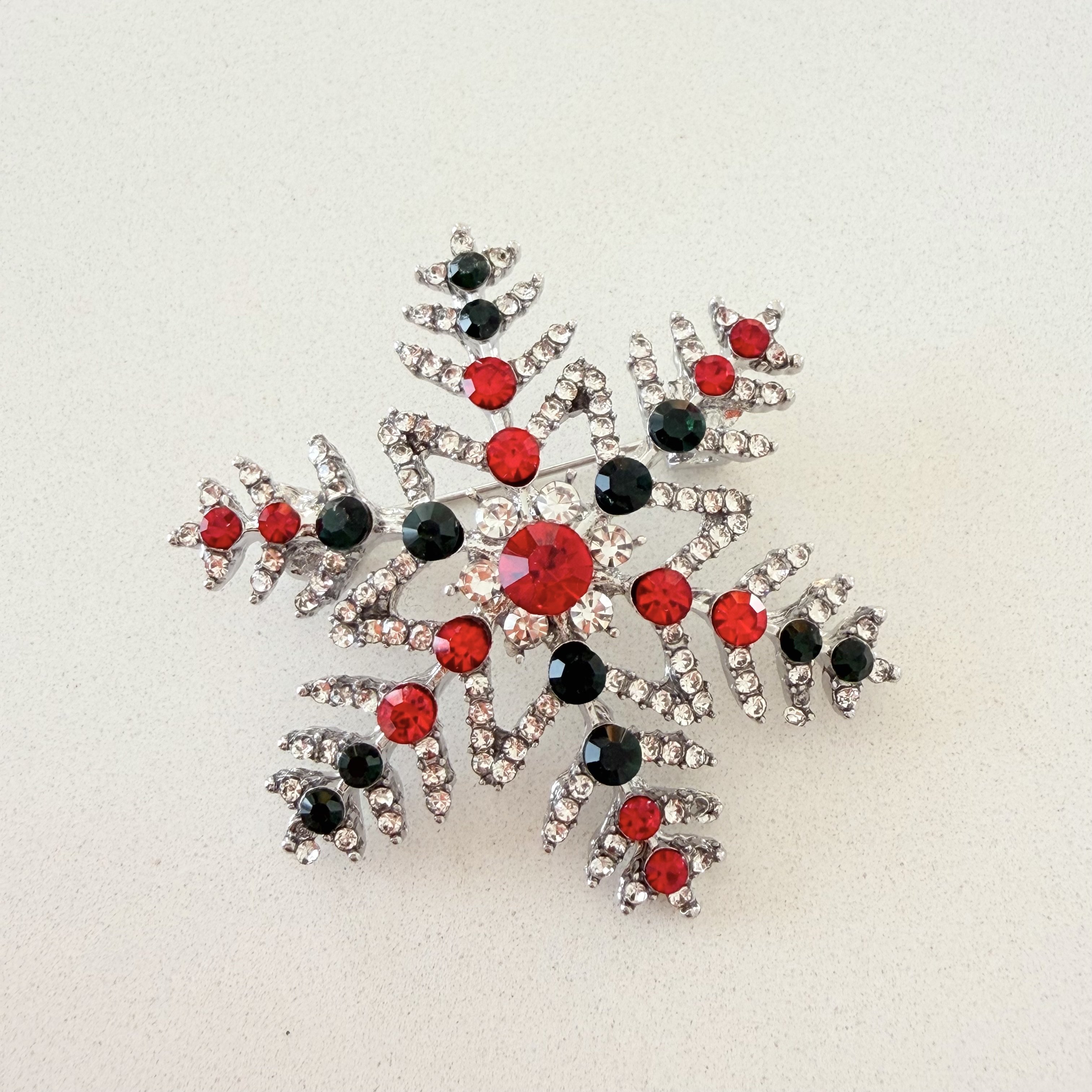 Renkli Taşlı Gümüş Kartanesi Yeniyıl Broş