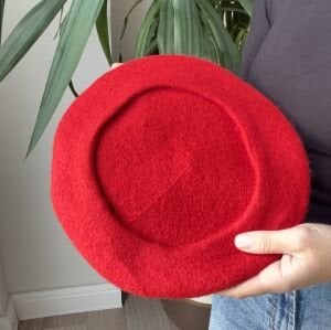 Kırmızı Ressam Bere