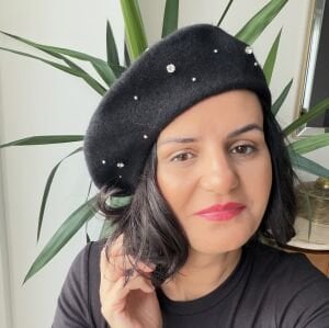 Taşlı Siyah Ressam Bere