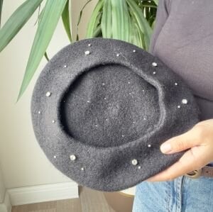 Taşlı Siyah Ressam Bere