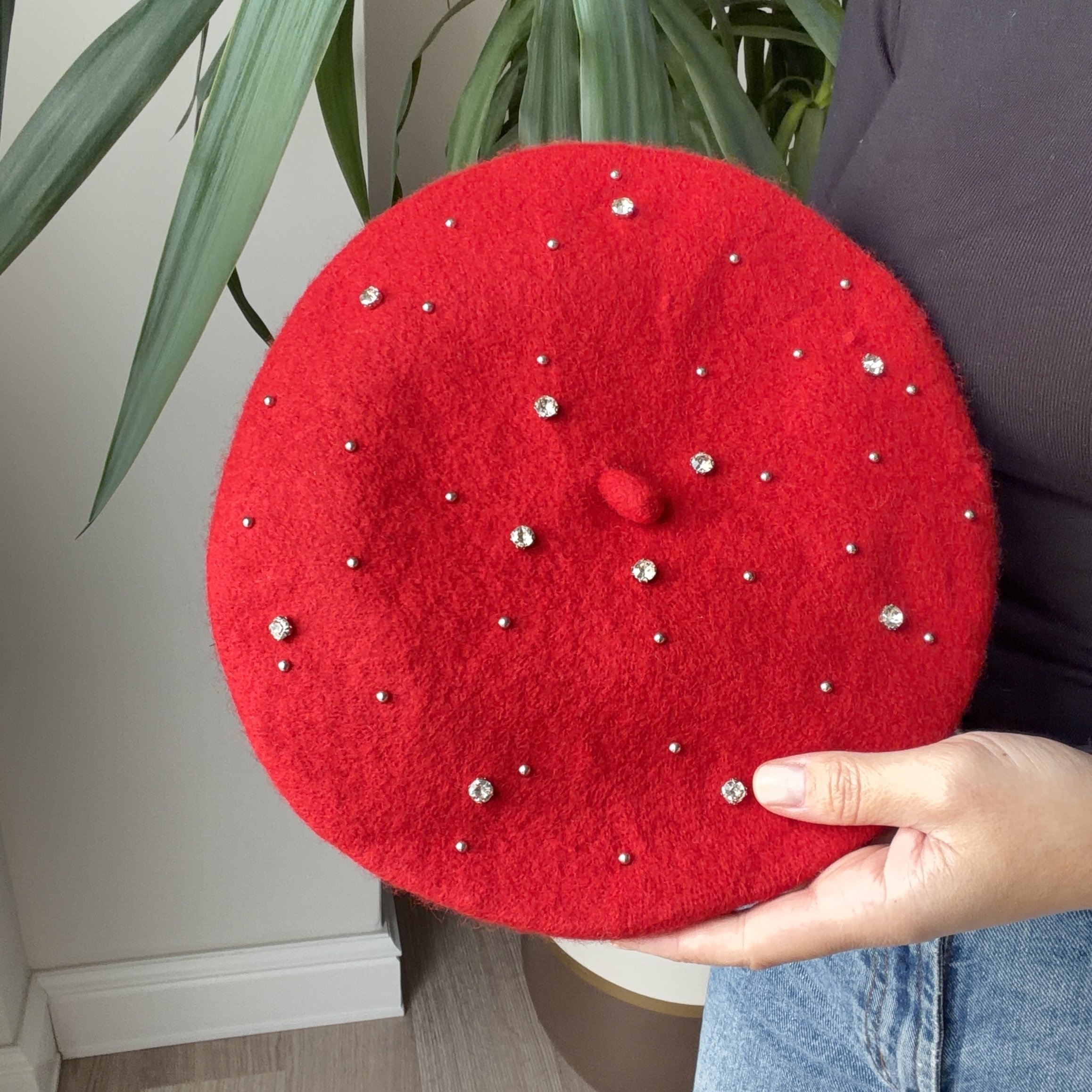 Taşlı Kırmızı Ressam Bere