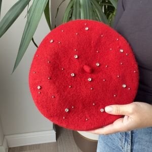 Taşlı Kırmızı Ressam Bere