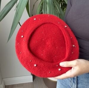 Taşlı Kırmızı Ressam Bere