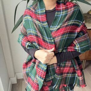 Yeşil Ekose Püsküllü Puf Şal