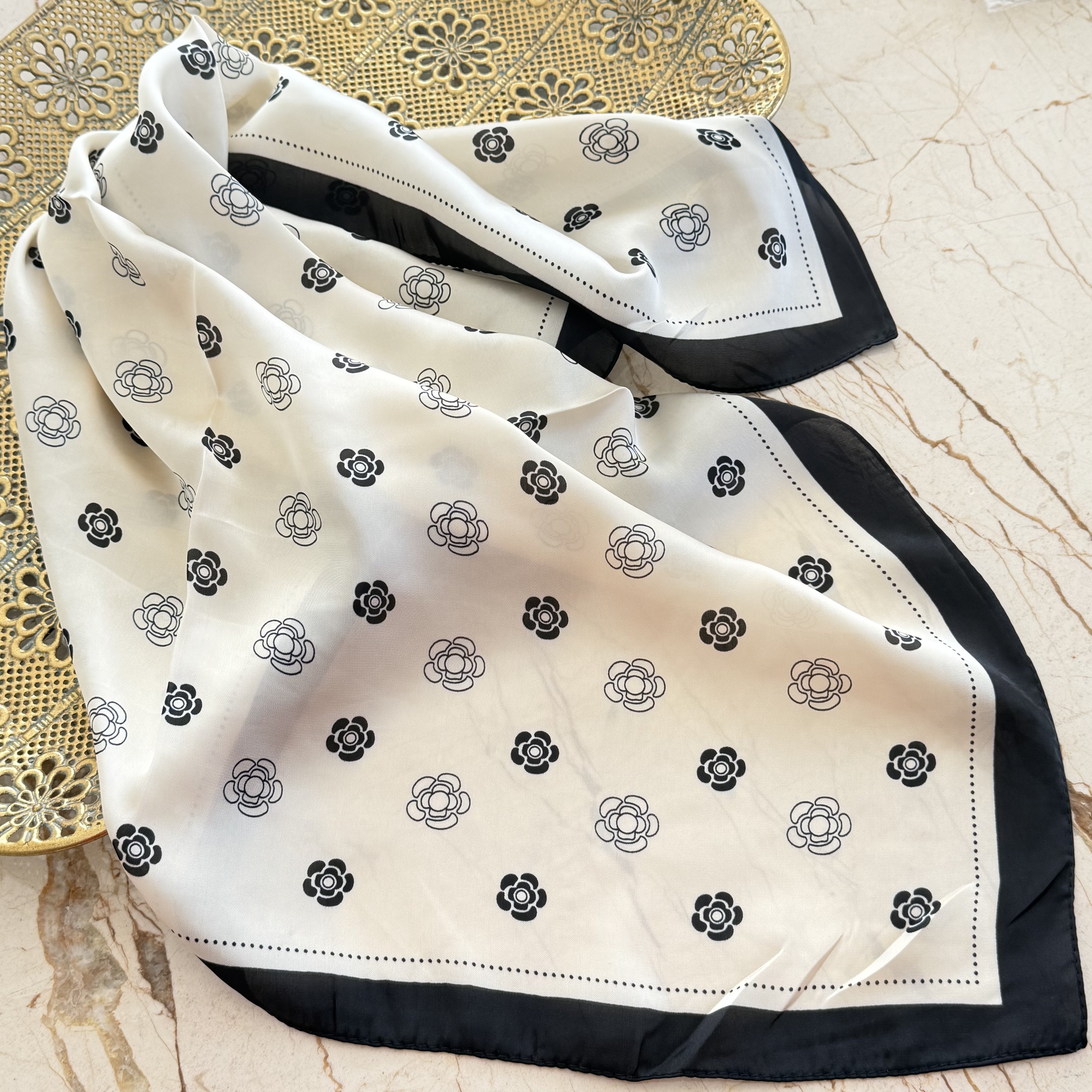 Çiçek Desenli İpek Saten Fular (70*70cm)