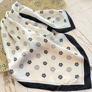 Çiçek Desenli İpek Saten Fular (70*70cm)