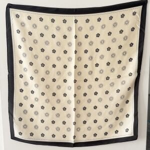 Çiçek Desenli İpek Saten Fular (70*70cm)