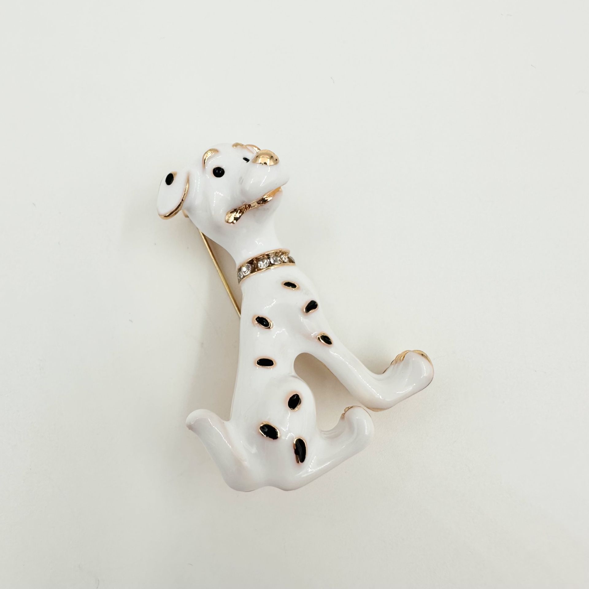 Beyaz Mineli Köpek Broş