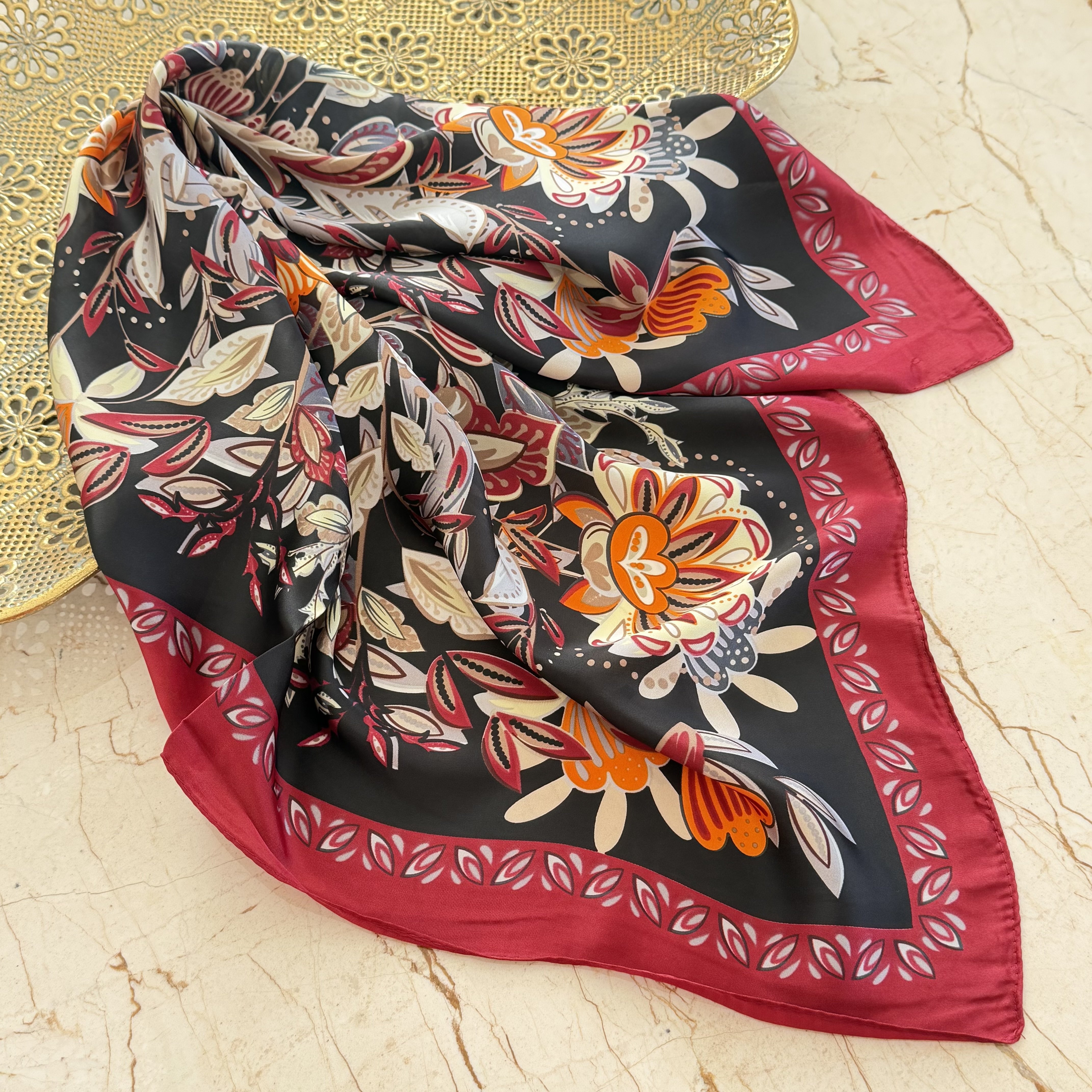 Çiçek Desenli İpek Saten Fular (70*70 cm)