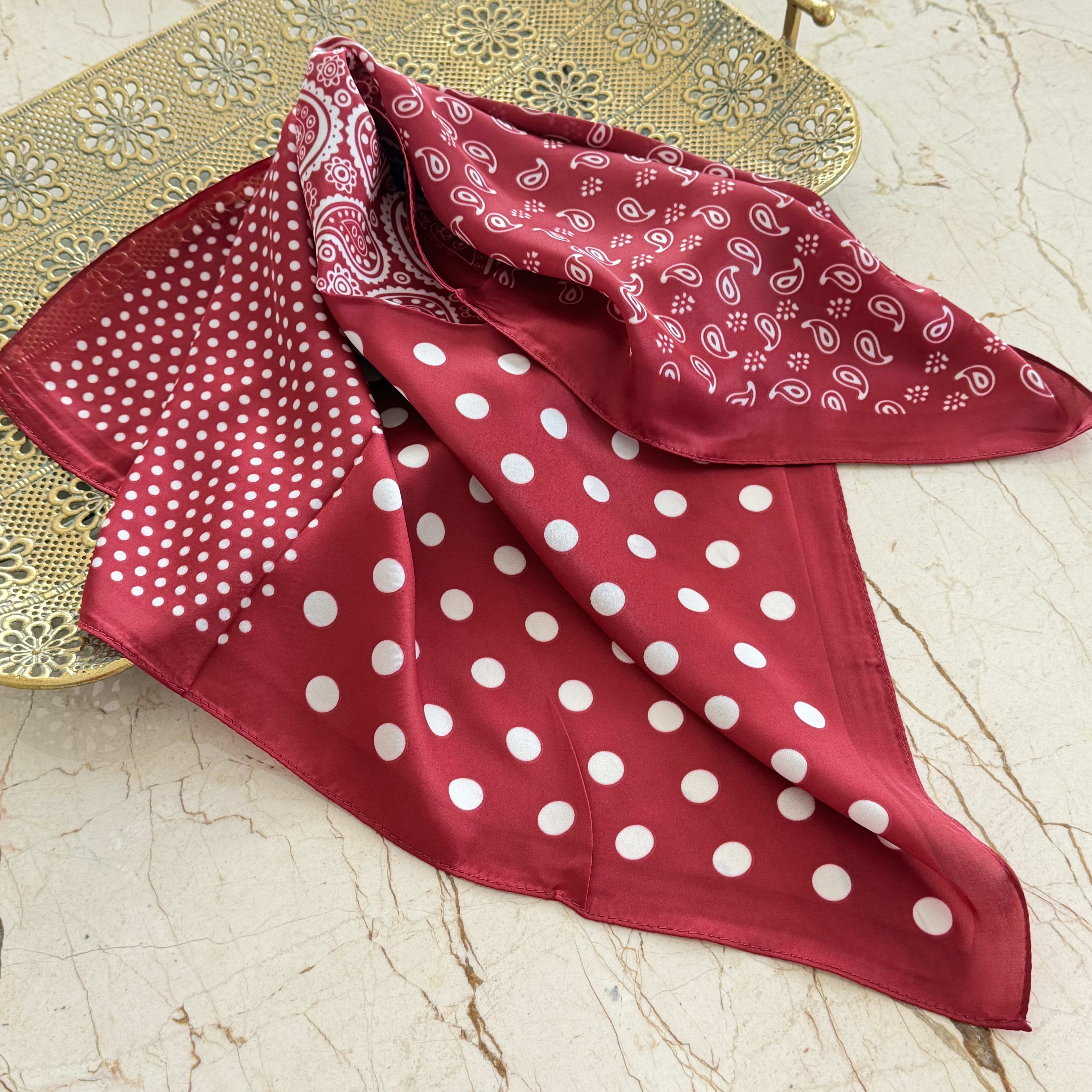 Desenli Kırmızı İpek Saten Fular (70*70cm)