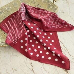 Desenli Kırmızı İpek Saten Fular (70*70cm)