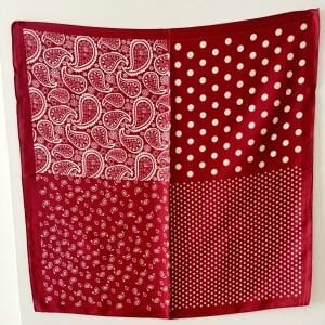 Desenli Kırmızı İpek Saten Fular (70*70cm)