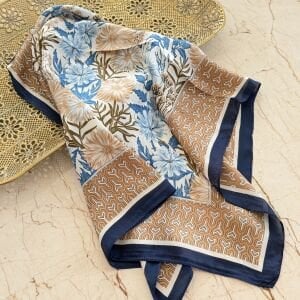 Çiçek Desenli Lacivert İpek Saten Fular (70*70cm)