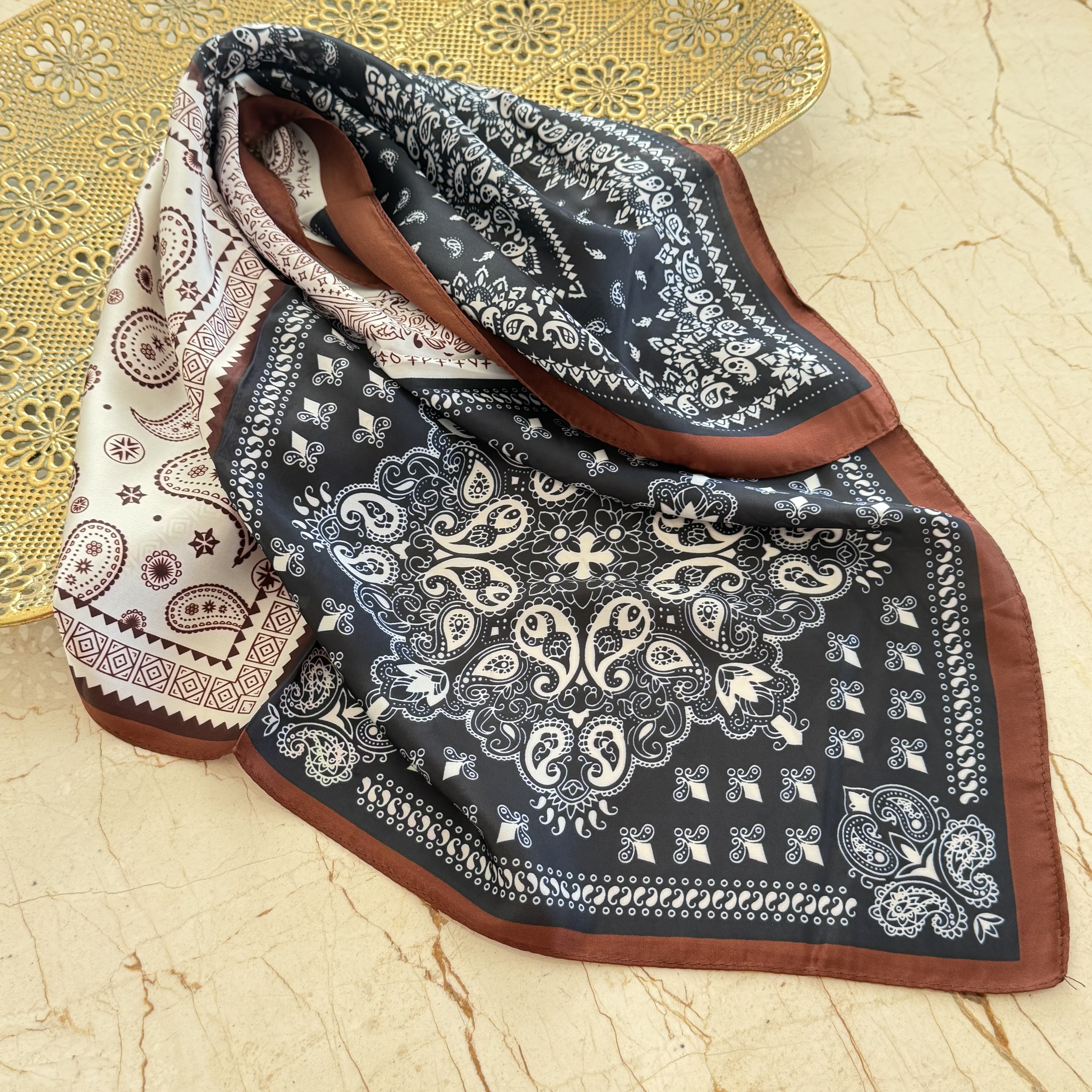 Geometrik Desenli Kahverengi Fular (70*70cm)