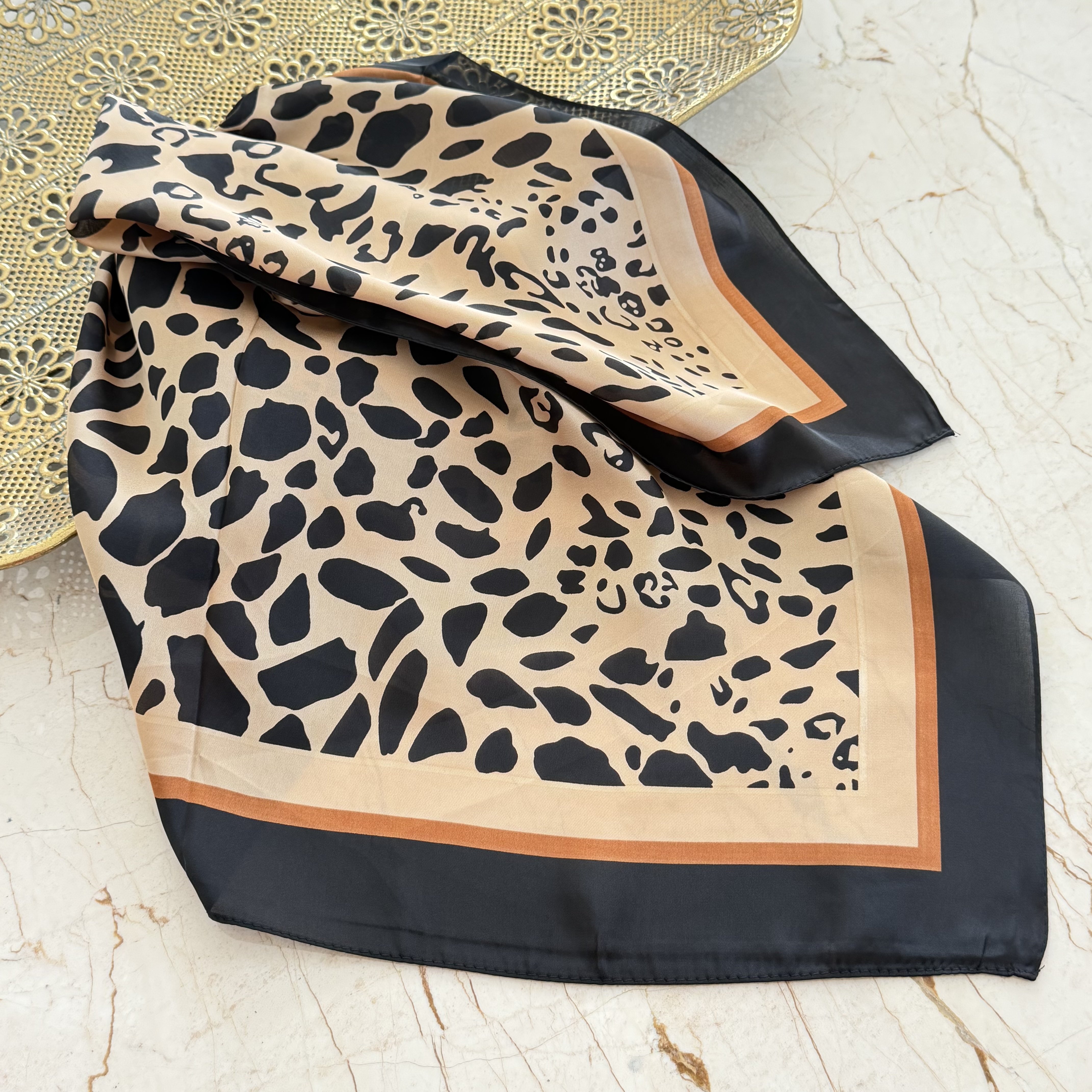 Leopar Desenli İpek Saten Fular (70*70cm)