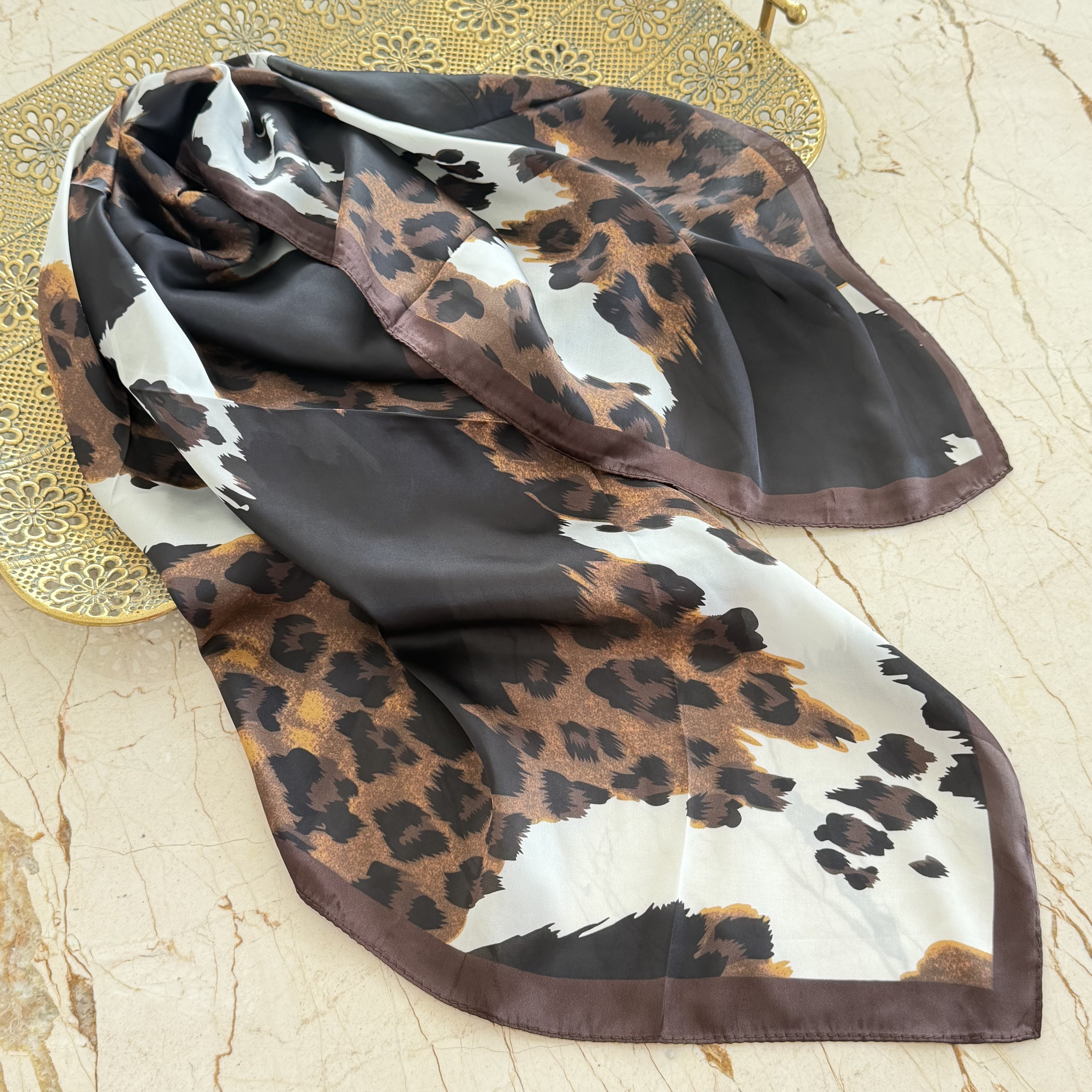 Leopar Desenli İpek Saten Fular (90*90cm)
