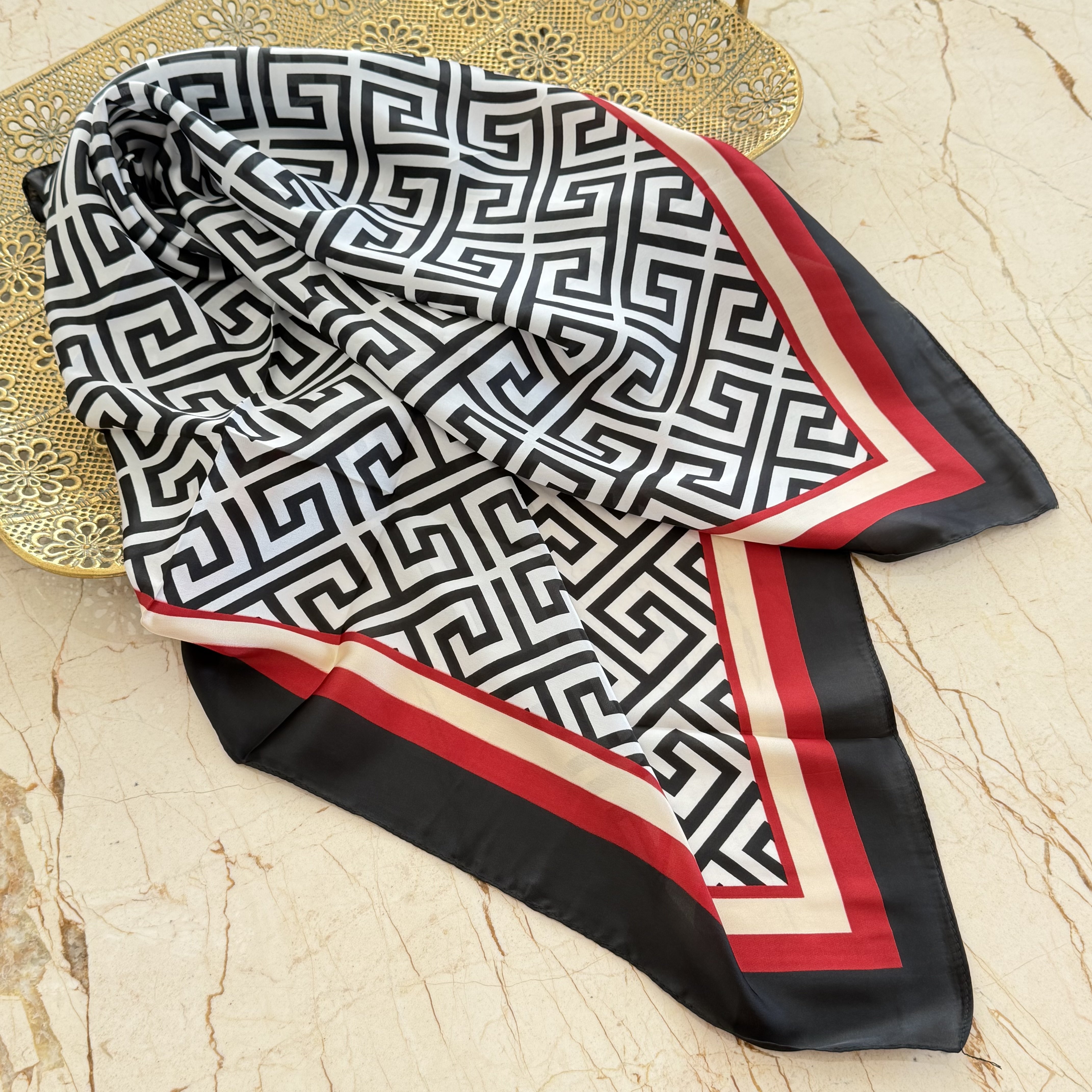 Marka Model Kırmızı Siyah İpek Saten Fular (90*90cm)