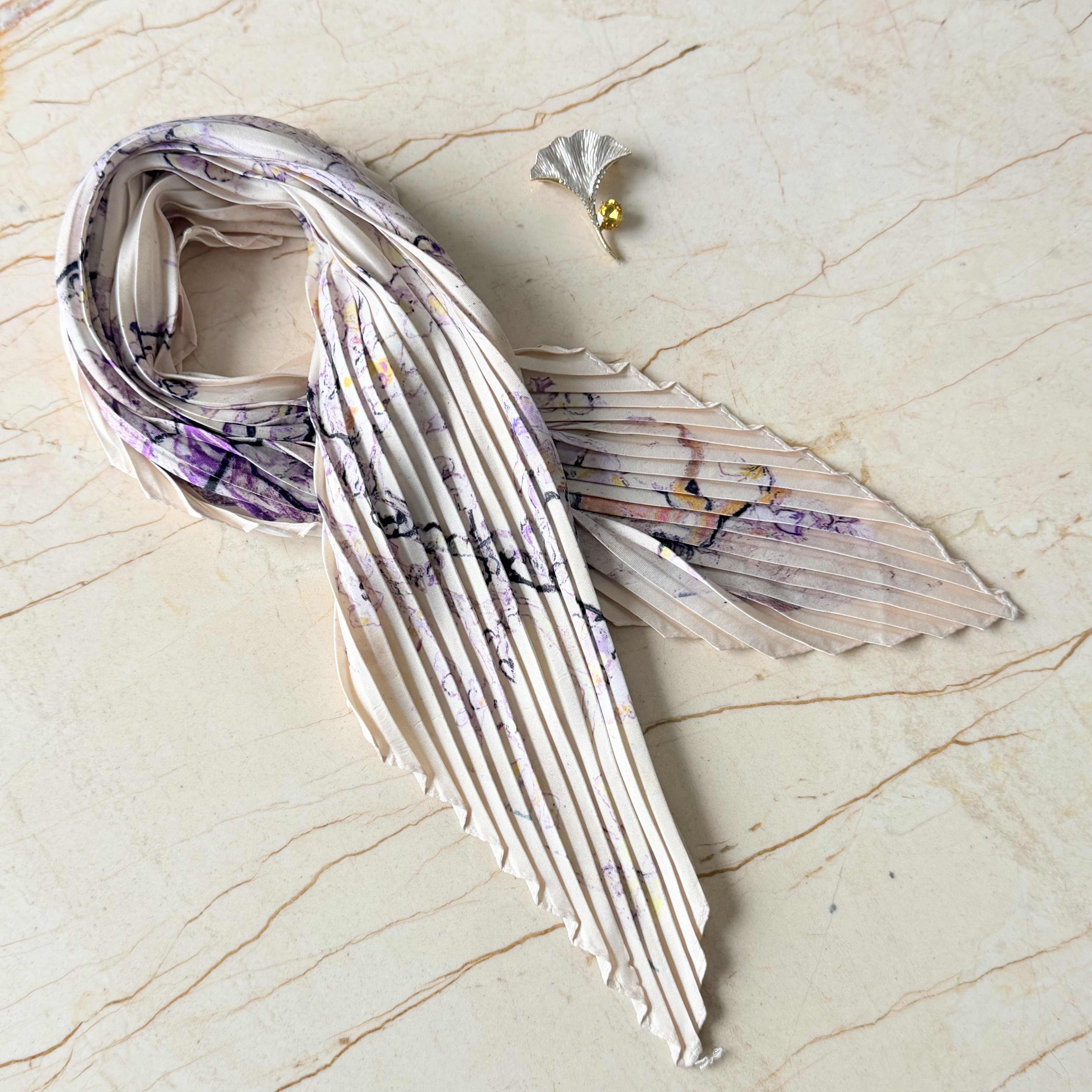 Yelpaze Broş İpek Saten Pliseli Fular Kombin