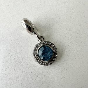 Mavi Taş Sallantılı Charm