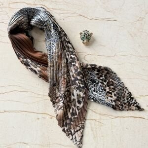 Leopar Broş İpek Saten Pliseli Fular Kombin
