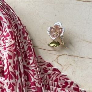 Pembe Çiçek Broş Pliseli İpek Saten Fular Kombin