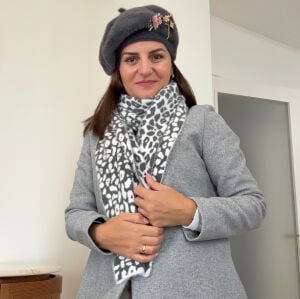 Gri Yumuşak Dokulu Ressam Bere