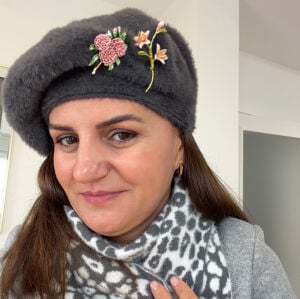 Gri Yumuşak Dokulu Ressam Bere