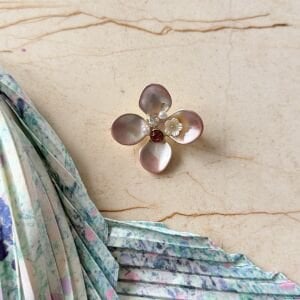 Pembe Çiçek Broş Pliseli İpek Saten Fular Kombin