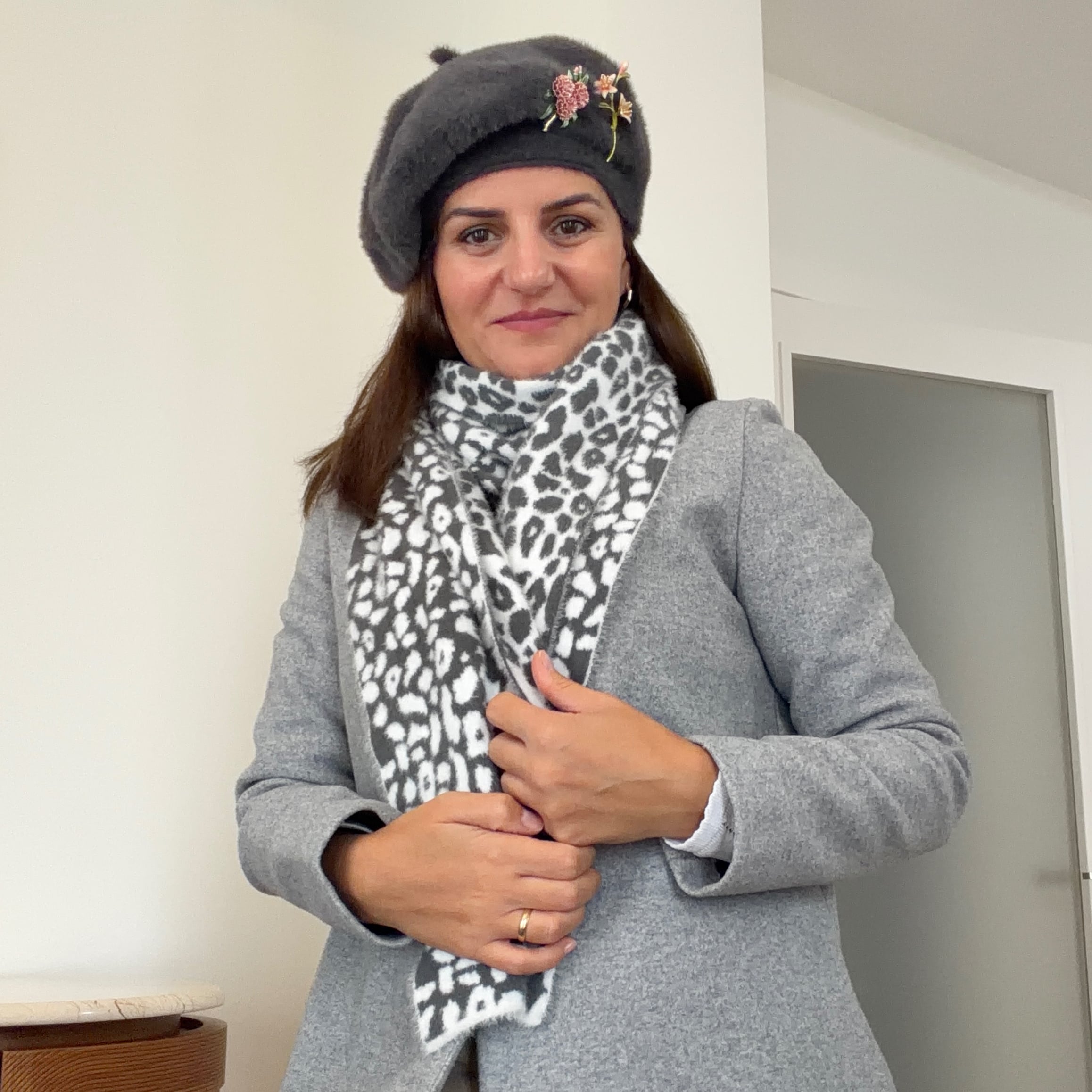 Gri Leopar Desenli  Yumuşak Dokulu Atkı