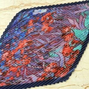 Çiçek Buketi Broş Pliseli İpek Saten Fular Kombin