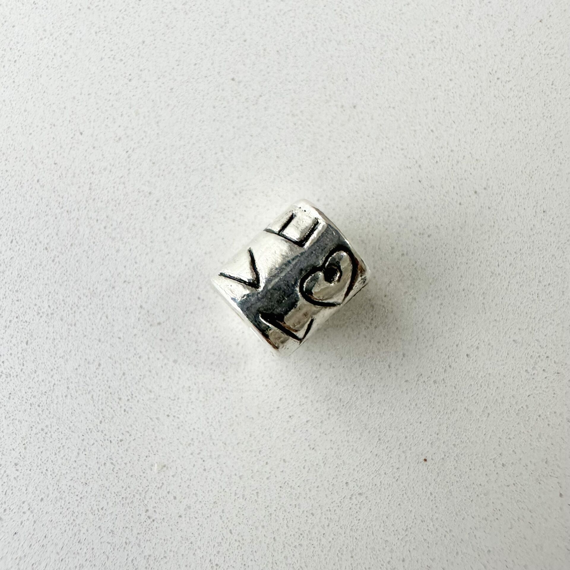 Silindir Love Yazılı Charm