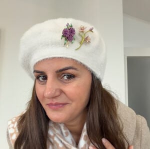 Krem Rengi Yumuşak Dokulu Ressam Bere