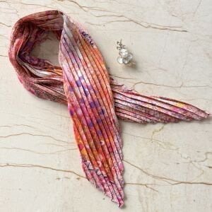 Çiçek Broş Pliseli İpek Saten Fular Kombin